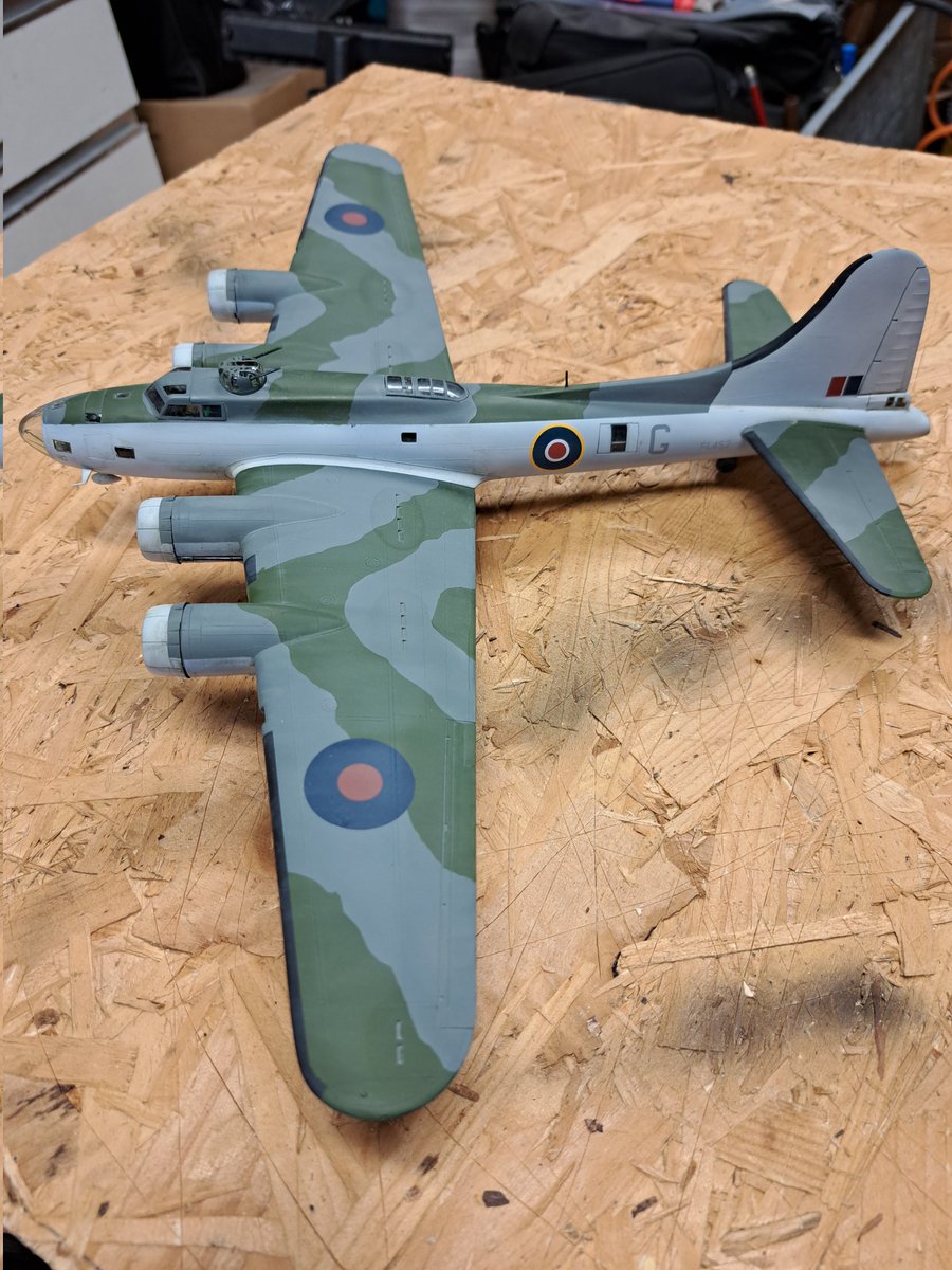 fudge_67's tweet photo. #JFFBooks
#B17 Fortress II/IIA
#Acedemy #Hasegawa 1/72
#CoastalCommand update;
Initial wash applied with #Ammo PLW sky grey, I think it has suitably toned down the white. My favourite moment of this build so far unmasked all the glazing and only a couple of small tidy up reqd๐๐ https://t.co/LfPtRLArR2
