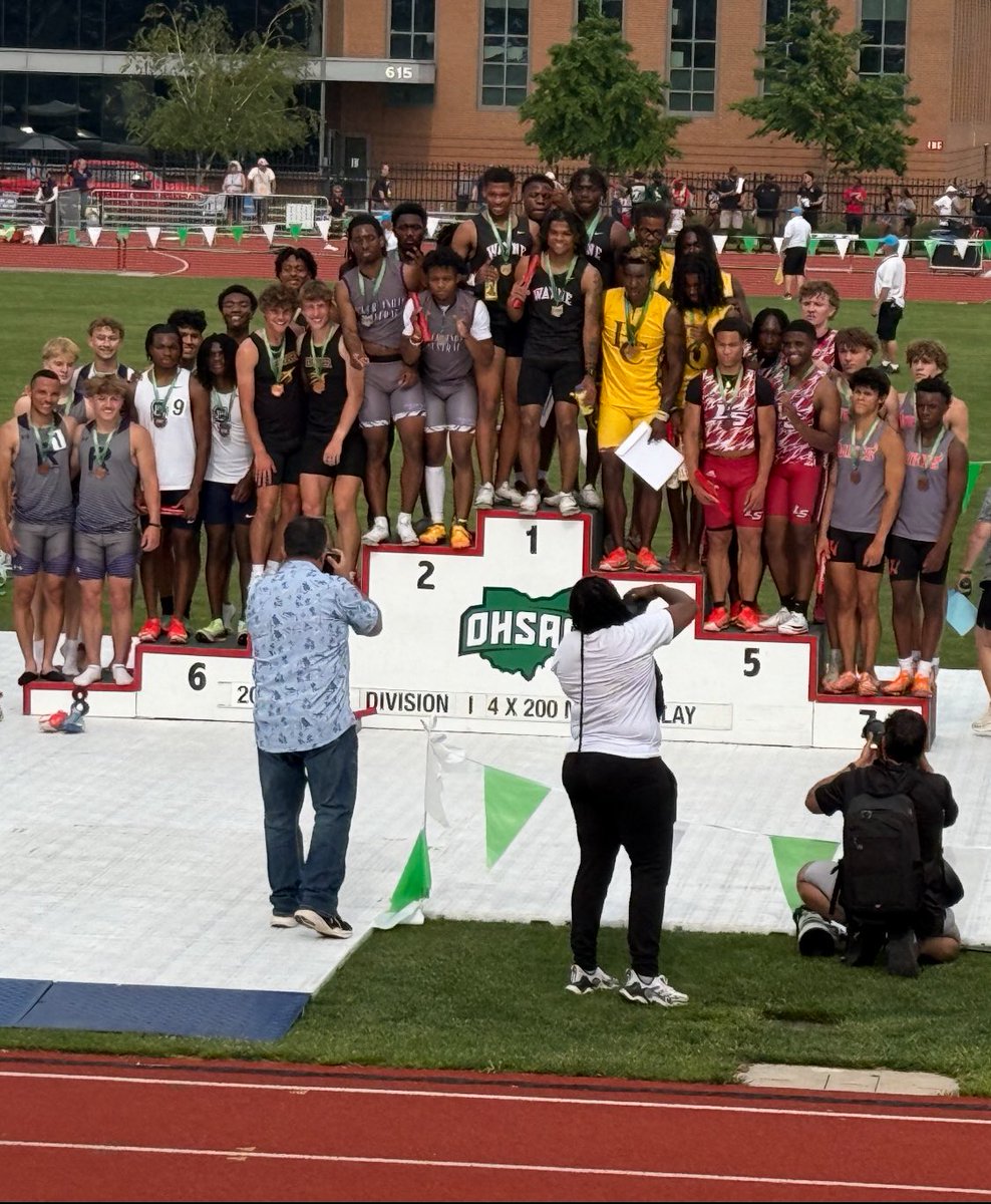 BIG CONGRATULATIONS to the Hoover Boys 4x200 (JR Linn, Michael Grosse, Carson Morris, John Collins) for placing 7th at the State meet with a time of 1:27.76!!!  

#GOVIKINGS