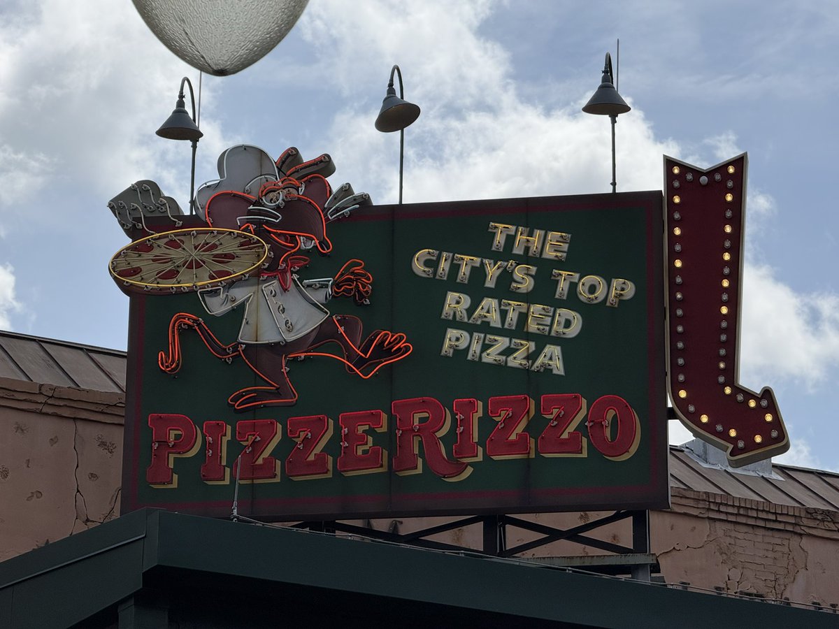 riderover_'s tweet photo. The doors have officially closed at PizzeRizzo in Hollywood Studios! 🍕 🐀 https://t.co/IOfnepq5UH