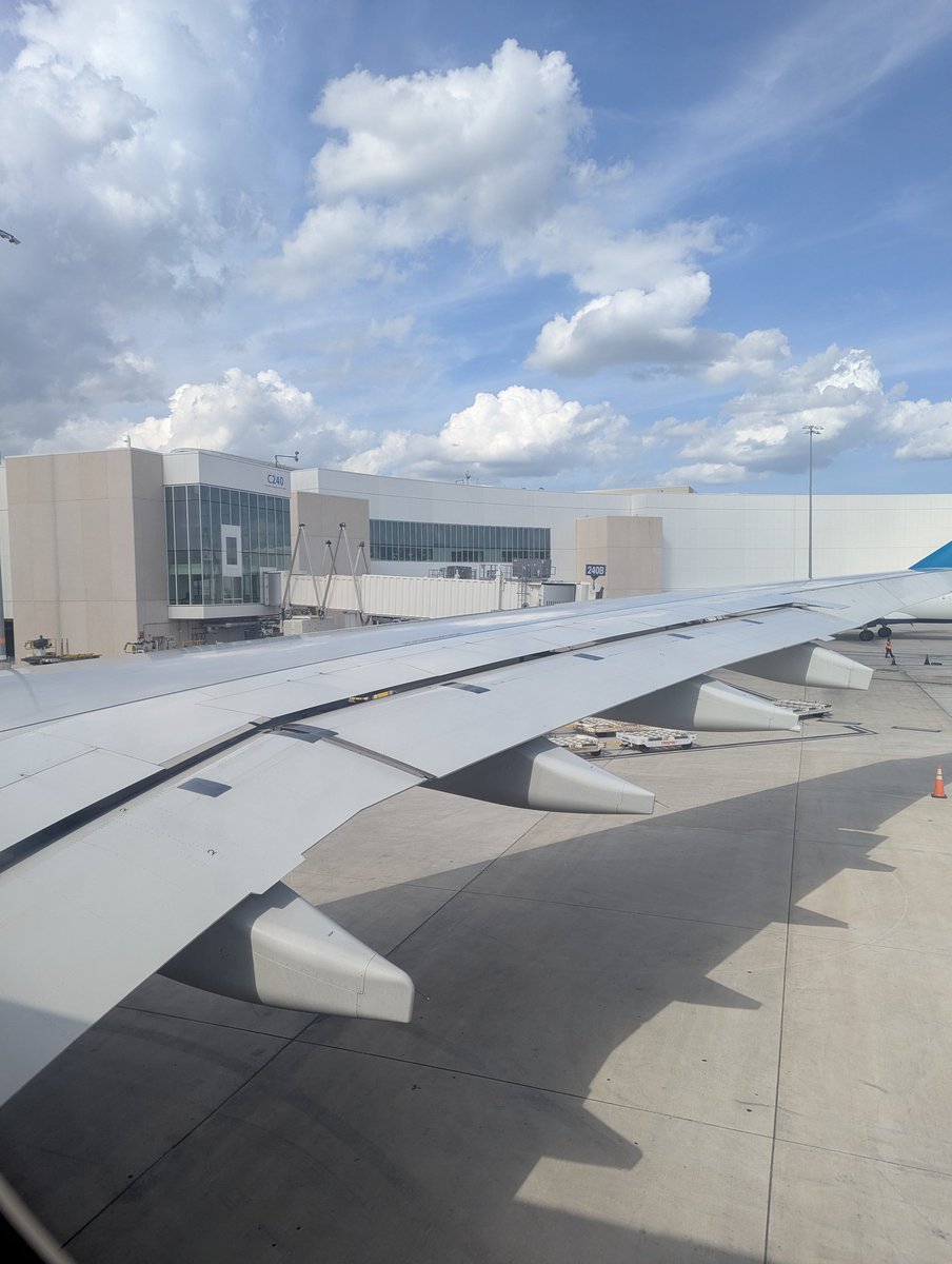 Time to head home from Orlando
Had a fantastic #UnrealFest!
It was great to meet so many Unreal people and I hope my talk will help the community make better games 🙏