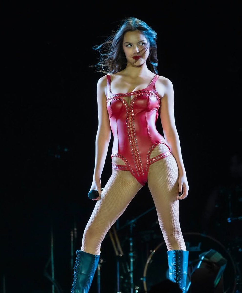 olivia is back on stage tonight, who else cheered!!