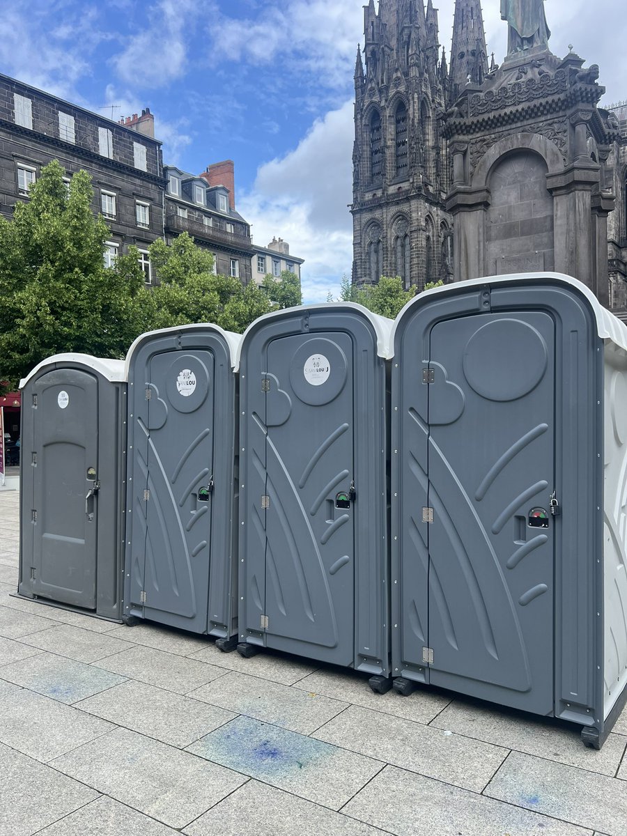 Ccil lprt (@laportececile) on Twitter photo Sympa toujours la classe internationale <a href="/ClermontFd/">Clermont-Ferrand</a>
En plein milieu de notre place de la Victoire devant notre cathédrale Sympa toujours la classe internationale <a href="/ClermontFd/">Clermont-Ferrand</a>
En plein milieu de notre place de la Victoire devant notre cathédrale