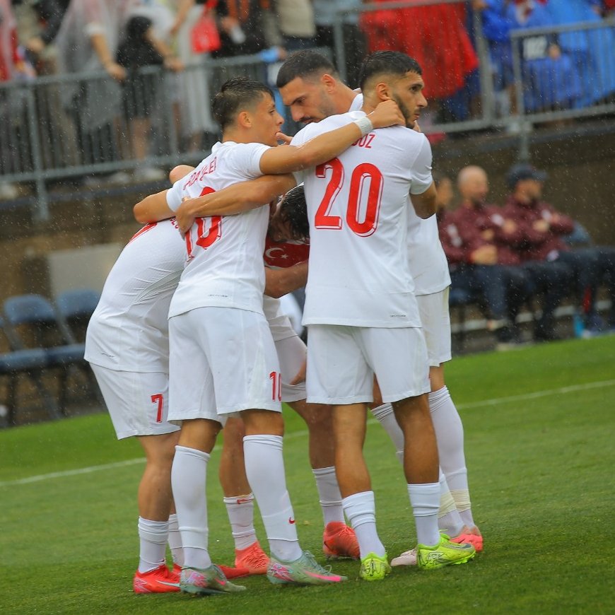 🇹🇷 Milli Takımımız, hazırlık maçında ABD'yi 2-1 mağlup etti.

MS | ABD 1 - 2 Türkiye

⚽️ 27' Kerem Aktürkoğlu
⚽️ 25' Arda Güler
⚽️ 1' McGlynn