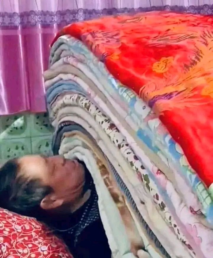 “Dale si, yo te aviso si voy”
Yo en mi cama sin intenciones de salir