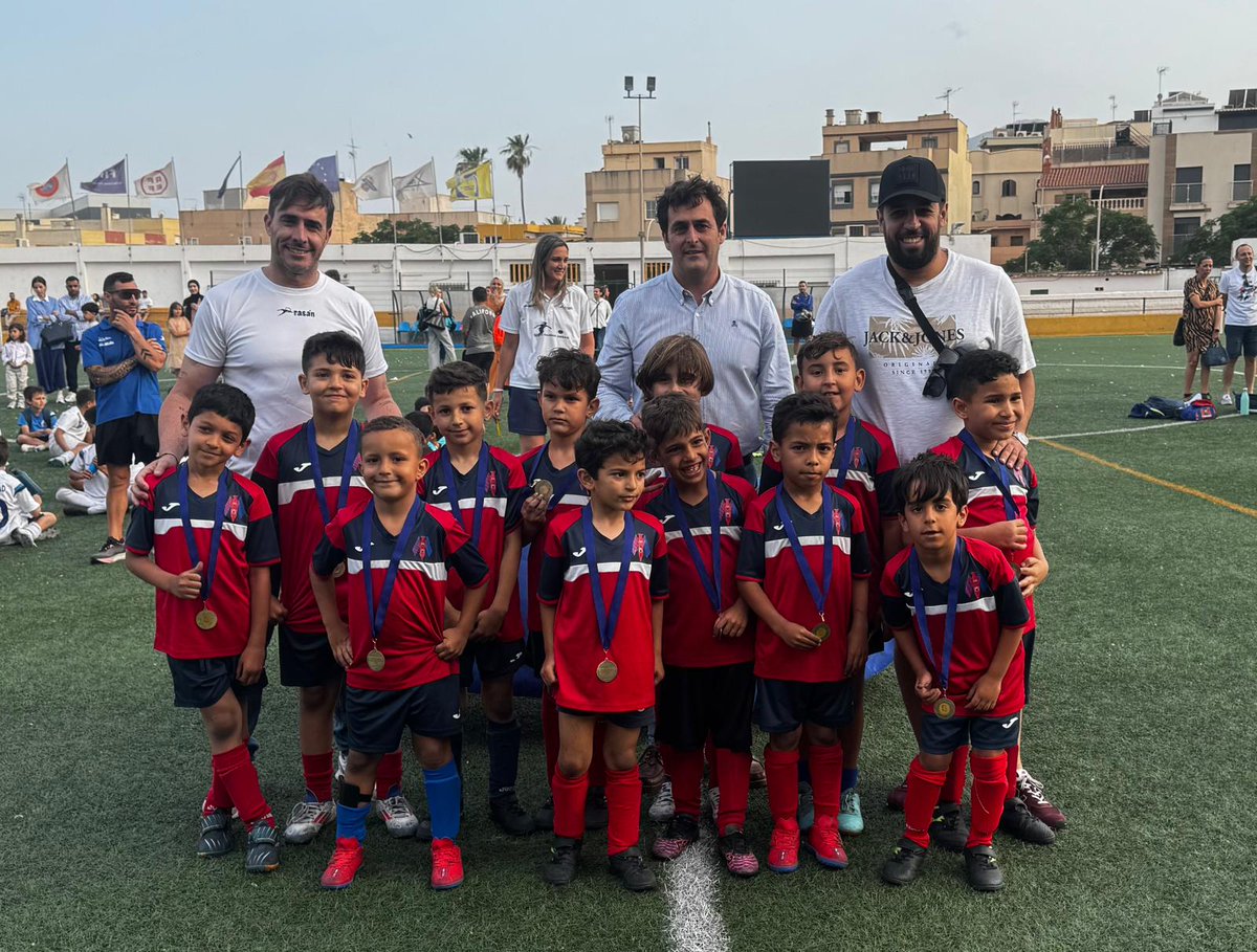La Peña Barcelonista participaba esta semana en el Torneo Escuelas de Fútbol-8, organizado por la Fundación RFMF, con tres de sus equipos: La Escuela Luisca, el Prebenjamín B y el Benjamín A. Gracias a la <a href="/RFMF_MELILLA/">RFMF_MELILLA</a> por su invitación y felicitaciones por su gran organización