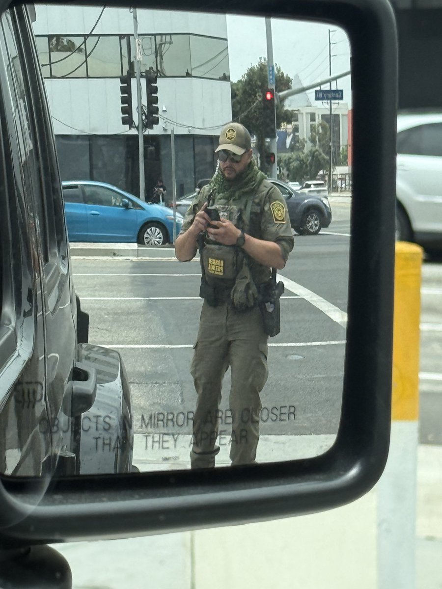 raulramirez87's tweet photo. ICE on la cienega and century by LAX. Be safe people. #ICE #Inglewood #Hawthorne #losangeles #besafe #iceraids https://t.co/qGe8uxnhTt