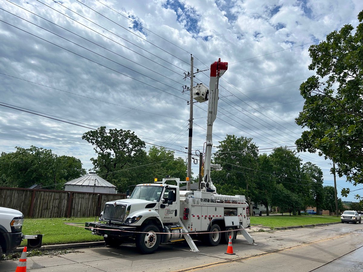 PSOklahoma's tweet image. ⚠️McAlester Outage Update: Estimated restoration times for customers able to receive power are now available: psoklahoma.com/map
🚨Stay clear of downed lines & report hazards: psoklahoma.com/outages
⚡Thank you for your patience as our crews work safely to restore power!