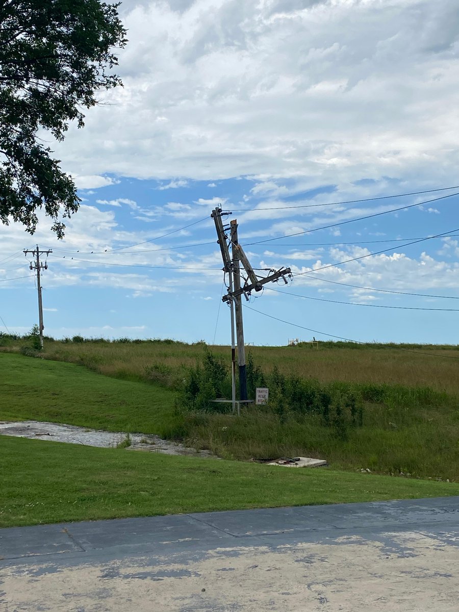 PSOklahoma's tweet image. ⚠️McAlester Outage Update: Estimated restoration times for customers able to receive power are now available: psoklahoma.com/map
🚨Stay clear of downed lines & report hazards: psoklahoma.com/outages
⚡Thank you for your patience as our crews work safely to restore power!