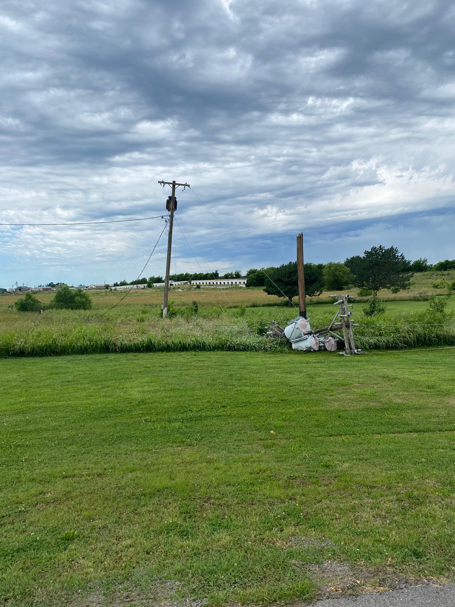 PSOklahoma's tweet image. ⚠️McAlester Outage Update: Estimated restoration times for customers able to receive power are now available: psoklahoma.com/map
🚨Stay clear of downed lines & report hazards: psoklahoma.com/outages
⚡Thank you for your patience as our crews work safely to restore power!