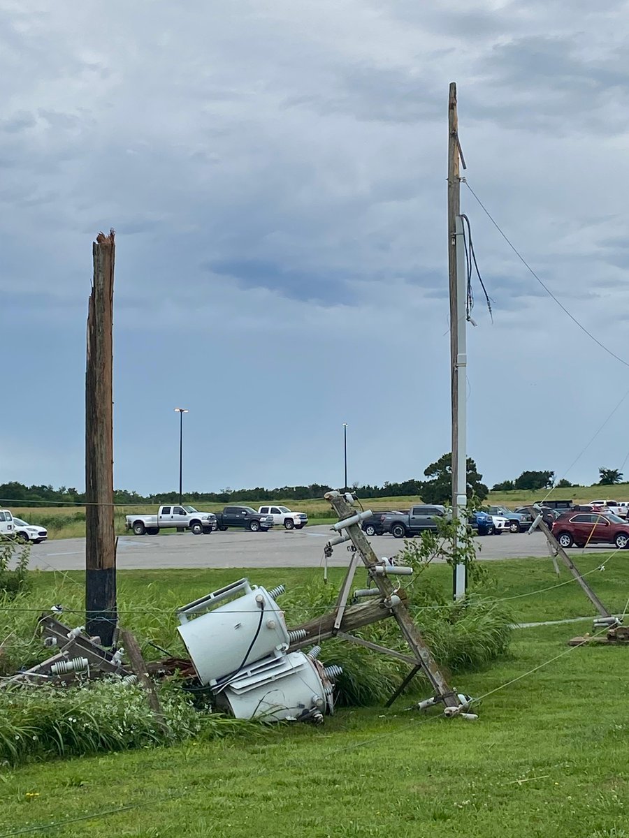 PSOklahoma's tweet image. ⚠️McAlester Outage Update: Estimated restoration times for customers able to receive power are now available: psoklahoma.com/map
🚨Stay clear of downed lines & report hazards: psoklahoma.com/outages
⚡Thank you for your patience as our crews work safely to restore power!