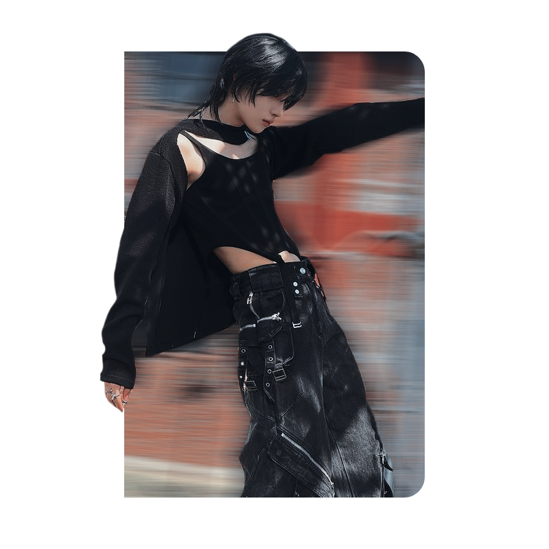 all ready for #maxfie party 🪩 i hope to see everyone there or you suck ㅋㅋㅋㅋㅋ i gave this look a lot of thought because i wanted it to be a little different from what i'm used to. 
i'm also really happy to celebrate my birthday this year, so thank you fie for this 🤍!