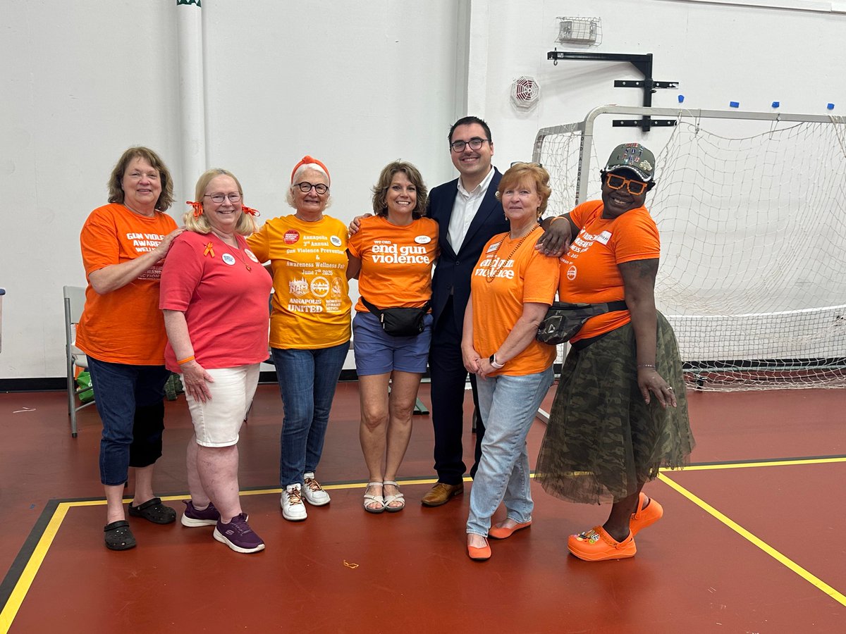 Grateful to the City of Annapolis for hosting its 3rd Annual Gun Violence Awareness Fair! Always inspiring to see our community come together -- and its always a plus to run into the amazing volunteers from Moms Demand Action —your commitment makes our community stronger!