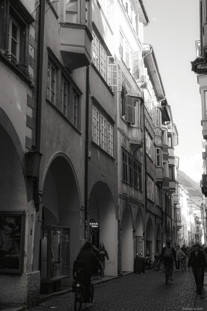 🌸🕊🌸
Bozen-Italien 
🌸🕊🌸
#streetphotographie
