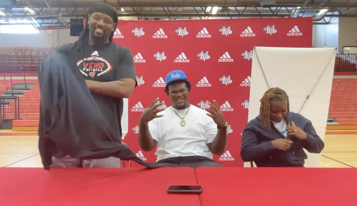 Matt Moreno (@mattrmoreno) on Twitter photo First "Fours Up" for new UCLA OL commit Micah Smith following his commitment to the Bruins today <a href="/UCLARivals/">Bruin Blitz (Rivals)</a> First "Fours Up" for new UCLA OL commit Micah Smith following his commitment to the Bruins today <a href="/UCLARivals/">Bruin Blitz (Rivals)</a>
