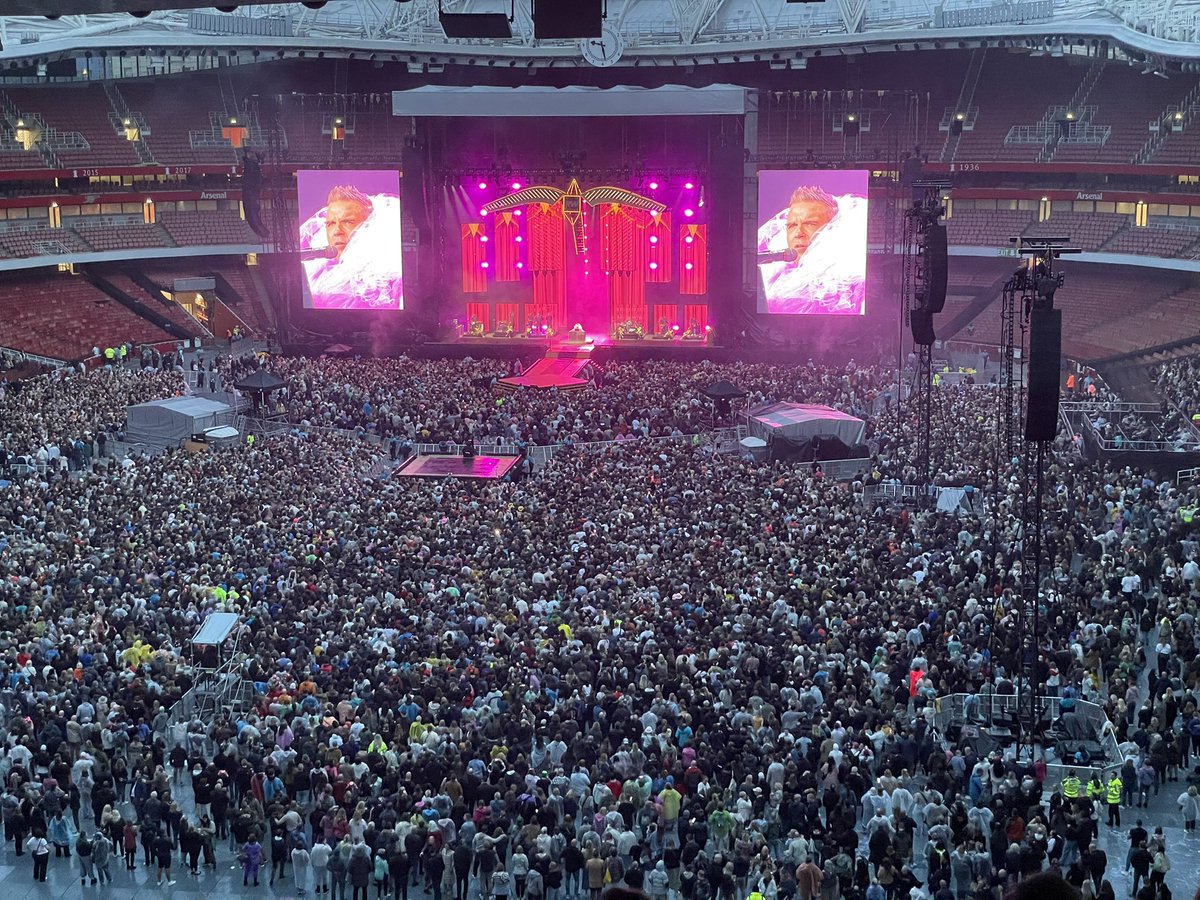 Superb double header of gigs from <a href="/samfendermusic/">Sam Fender</a> last night and <a href="/robbiewilliams/">Robbie Williams</a> tonight! 👌🏻