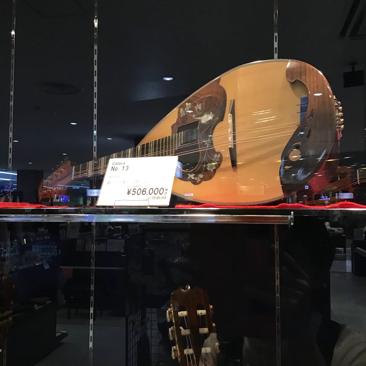 shima_nagoyacha's tweet image. #カラーチェ #マンドリン NO13再入荷致しました。
世界中のマンドリニストから愛されている定番のミドルクラスマンドリン。
豪華な装飾で、見た目も華やかです。
他にも多数のマンドリンをお取り扱いさせて頂いております。
お探しでしたら是非、ご立ち寄りください。
shimamura.co.jp/shop/nagoyacha…
#calace