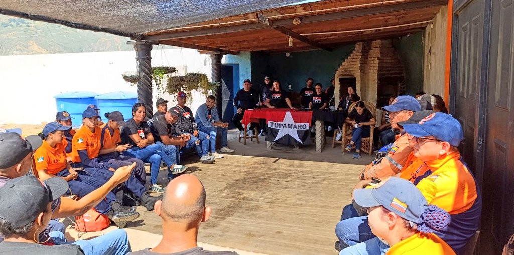 🔴⚫ Desde el municipio Sucre estado <a href="/MeridaMRT2/">TUPAMARO Mérida</a>, se realizó un importante encuentro con diversos sectores de la comunidad. La asamblea fue liderada por <a href="/ChristoferRuben/">Rubén Christofer</a>, responsable Nacional de Obreros y Trabajadores del Campo y la Ciudad, quien enfatizó la relevancia de la