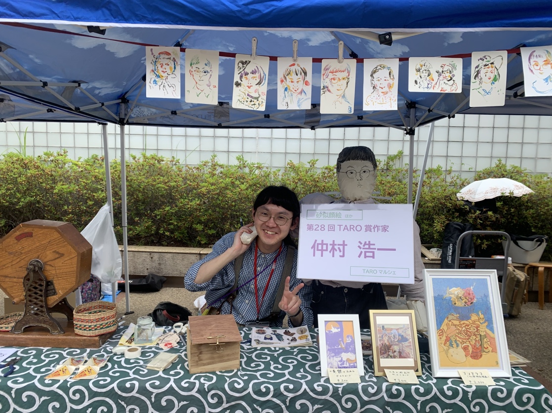 taromuseum's tweet photo. はじまりました！TAROマルシェ！
出展作家さんをご紹介します🥳✨
🛁毛利華子さん……ワークショップ「自分だけのミニチュアお風呂をつくろう」とグッズ販売
💼仲村浩一さん……仲村さんによる砂似顔絵・ポストカード販売 https://t.co/VoOAXe5TjH
