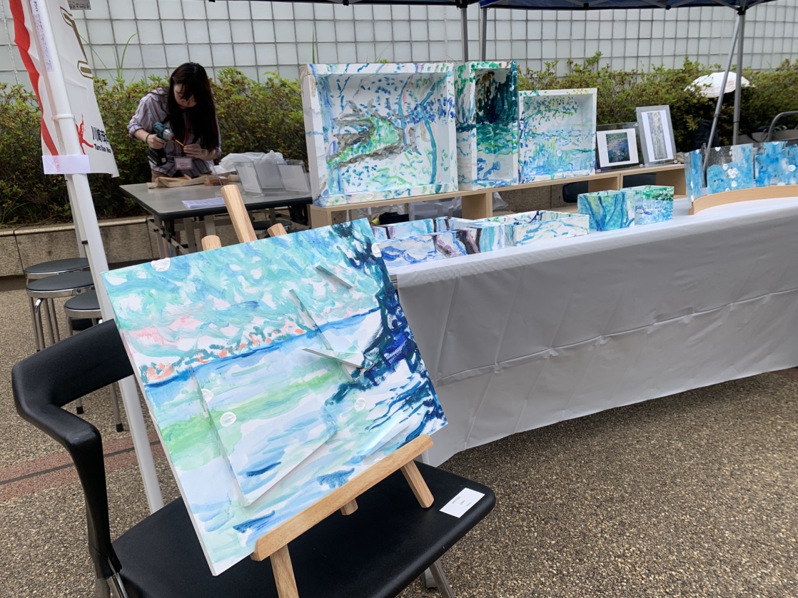 taromuseum's tweet photo. はじまりました！TAROマルシェ！
出展作家さんをご紹介します🥳✨
🛁毛利華子さん……ワークショップ「自分だけのミニチュアお風呂をつくろう」とグッズ販売
💼仲村浩一さん……仲村さんによる砂似顔絵・ポストカード販売 https://t.co/VoOAXe5TjH