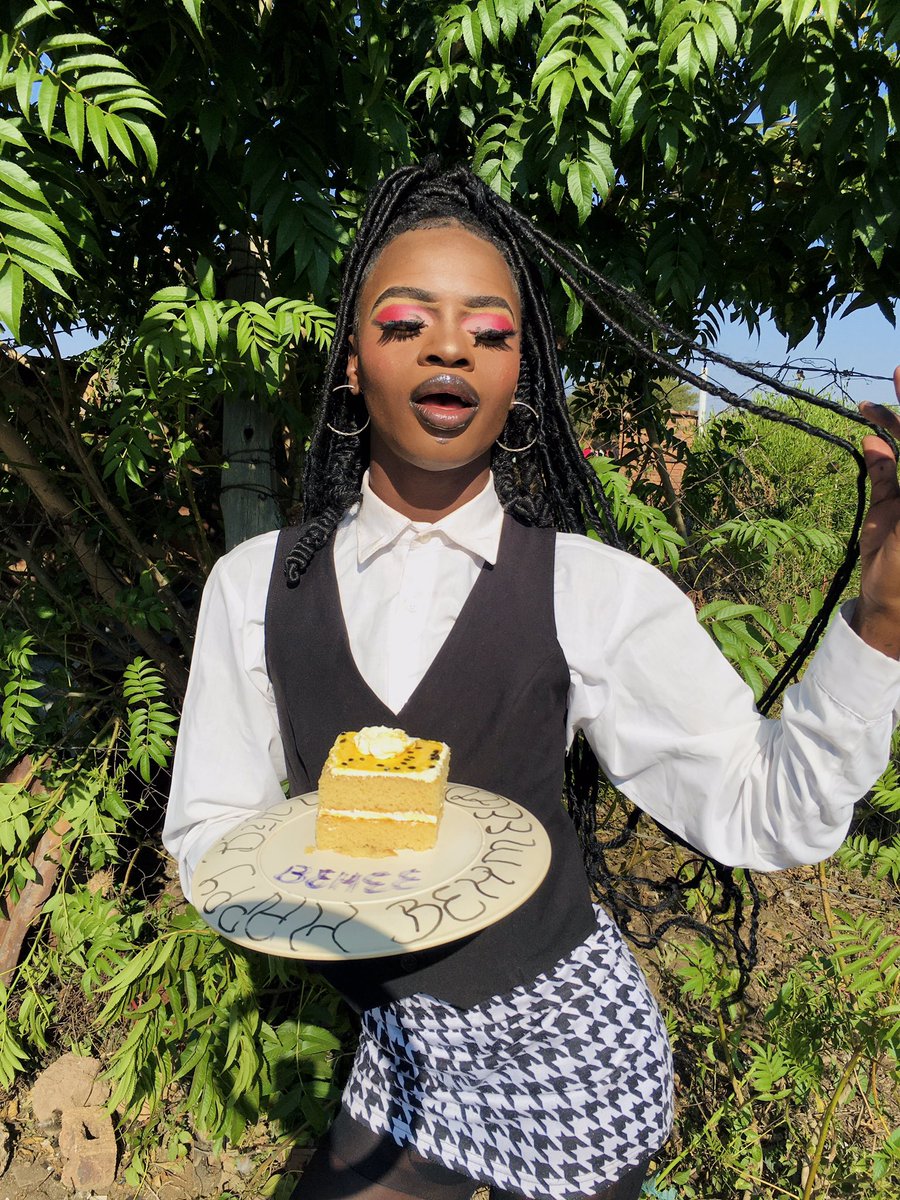 Behmee_bees's tweet photo. Oohh Happy 22nd birthday to myself 🥳🥳🎉🎈 https://t.co/2QcbOjLKq8