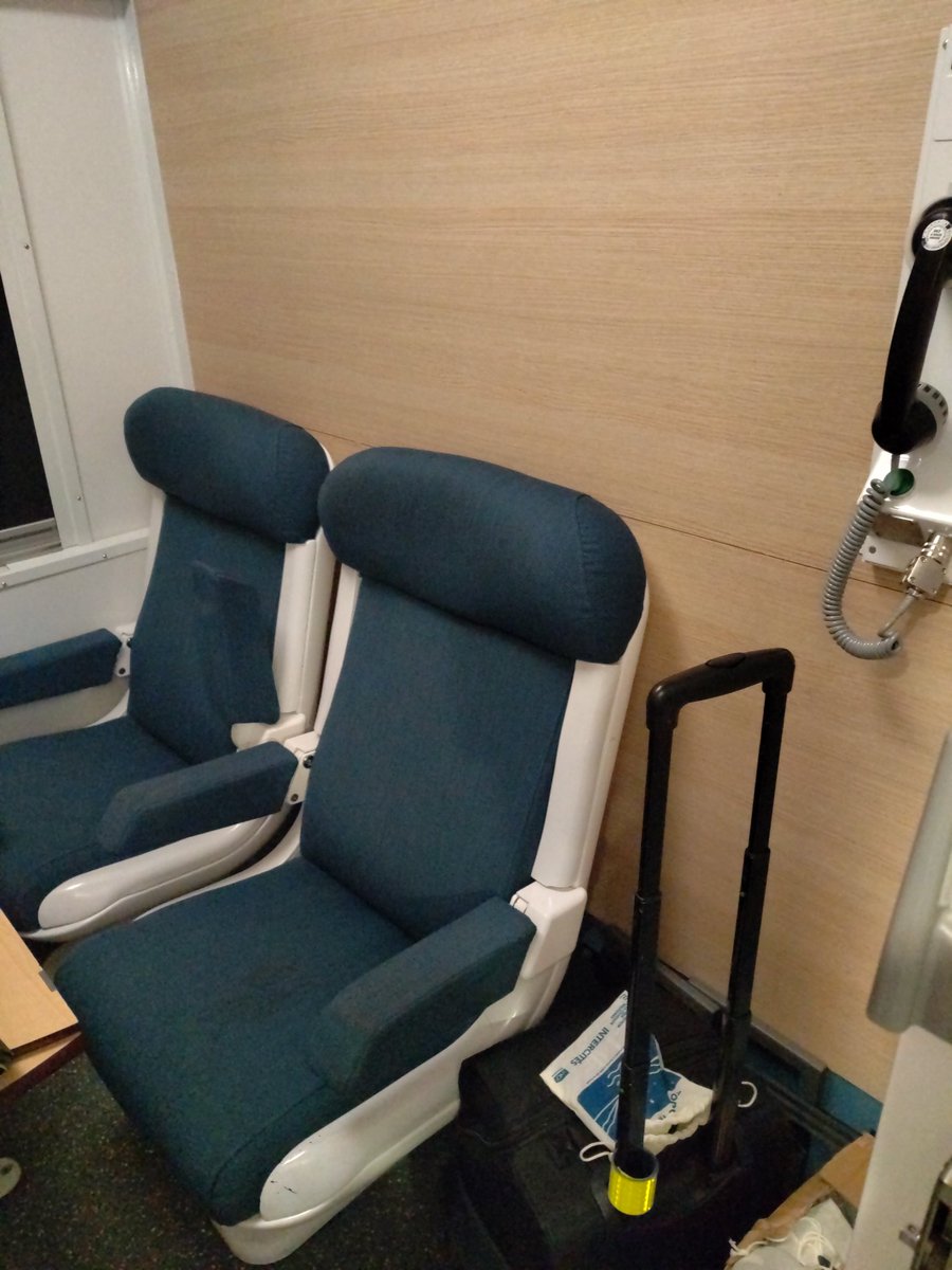 AudreyICnuit's tweet photo. Voici notre espace afin de rester vigilant toute la nuit entre chaques rondes. #intercites #traindenuit @Intercites https://t.co/oaFXjgcm8Z