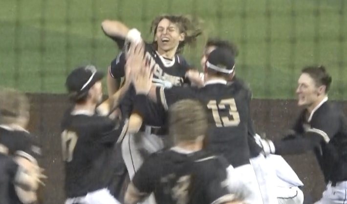 Channel1450com's tweet photo. State Champion Cyclones – Lauterbach Walks It Off For Sacred Heart Griffin  https://t.co/baZZubwjWF https://t.co/IkaLuD15jI