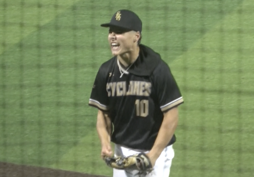 Channel1450com's tweet photo. State Champion Cyclones – Lauterbach Walks It Off For Sacred Heart Griffin  https://t.co/baZZubwjWF https://t.co/IkaLuD15jI