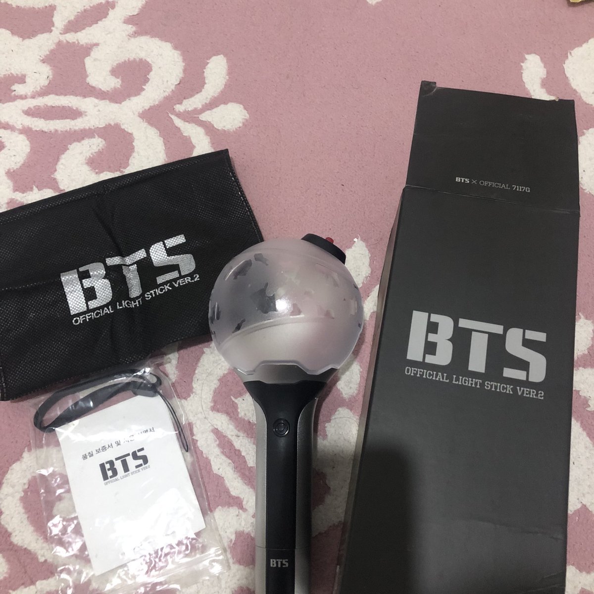 cseaachel's tweet photo. WTS lightstick armybomb ver 2 BTS
✨good condi
✨atribut lengkap
✨bisa oyen
💸350k nego dom depok

https://t.co/iXkraA4GHX

wts wtb bts armybomb lightstick 
yukkk dibeli bts mau comeback💜💜 https://t.co/PsyoXXXKQh