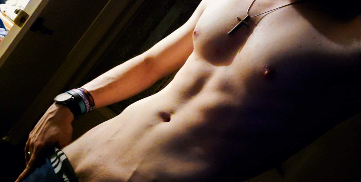 Hate to admit it, but being a twink is an illusion 😈

Lighting makes all the difference