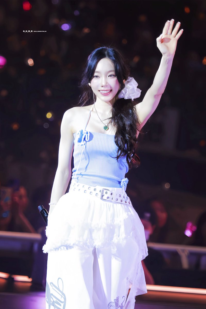 G_G_H_K's tweet photo. 250607 The TENSE in HONG HONG🇭🇰
고생했어요!!!💜

#태연 #TAEYEON
#TAEYEON_TheTENSE
#TAEYEON_TheTENSE_in_HONGKONG https://t.co/saegNiCRpG