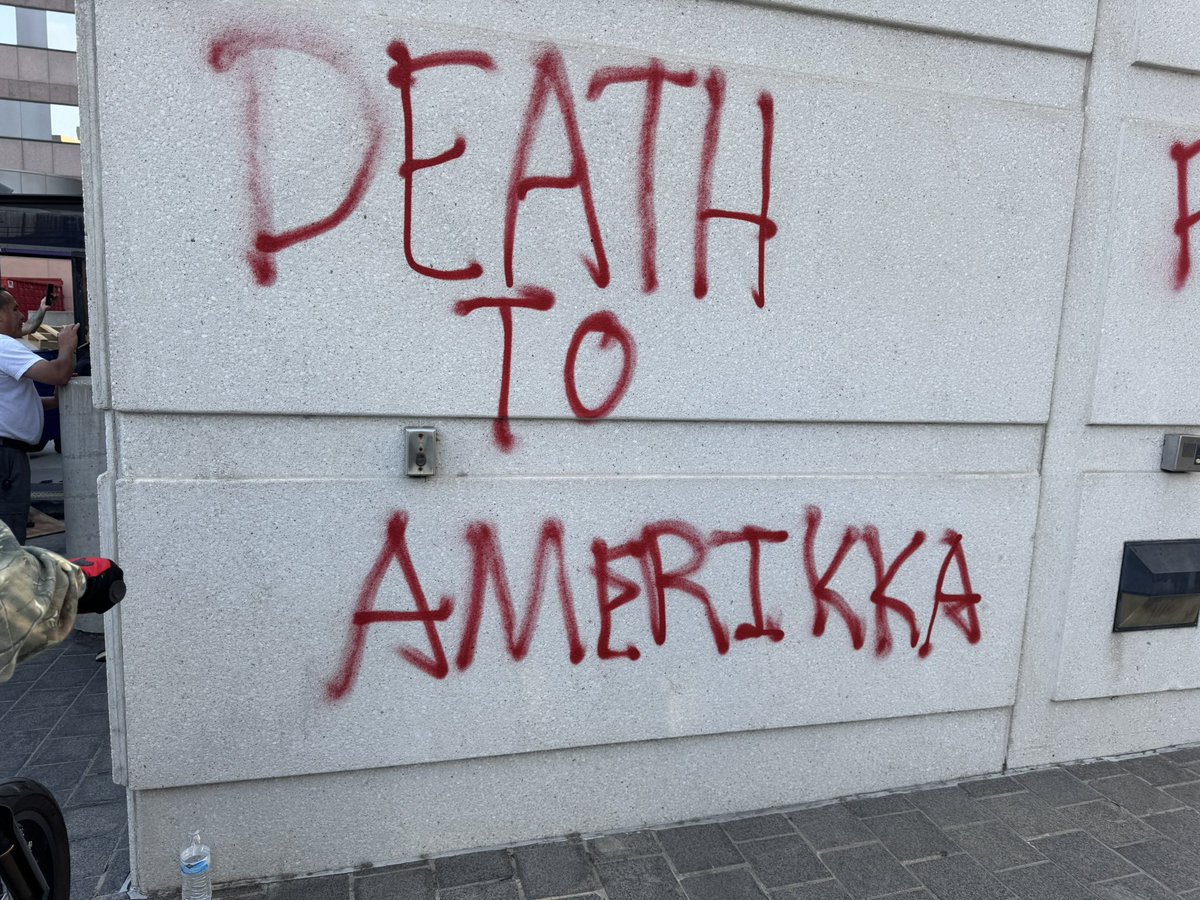 ShaBacksTheBlue's tweet image. You allowed these illegals flying flags from their country to invade. Stfu your time has come and gone!