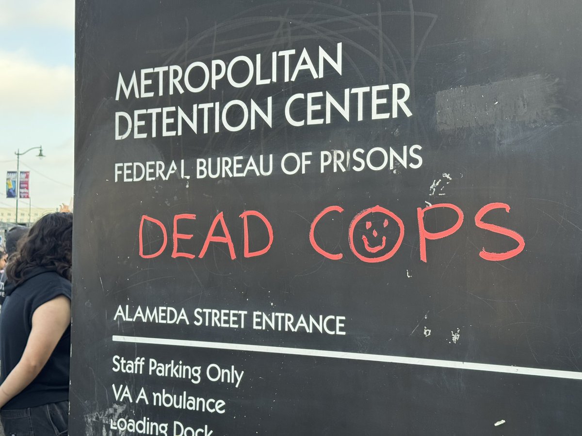 ShaBacksTheBlue's tweet image. You allowed these illegals flying flags from their country to invade. Stfu your time has come and gone!