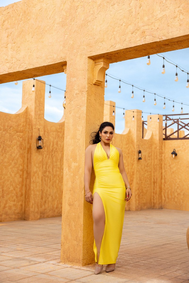 Serving sunshine with a side of sass ☀️💁‍♀️
If looks could thrill… this dress would be a whole plot twist! 💛😉