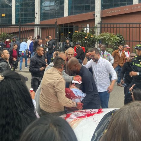 eduardomenoni's tweet photo. Los comunistas son ASESINOS Y CRIMINALES en todo lugar:

Mataron a Fernando Villavicencio en Ecuador 🇪🇨 

Balearon a Trump en Estados Unidos 🇺🇸

Apuñalaron a Bolsonaro en Brasil 🇧🇷 
 
Y dispararon a la cabeza a Miguel Uribe Turbay en Colombia. 🇨🇴

¡El COMUNISMO ES UNA MIERDA! https://t.co/lfui4PmnQH