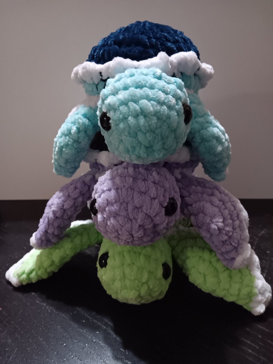 LynxDotShop's tweet image. Not really lego themed but I'm currently mass producing turtles to sell! I thought I should share them and perhaps see if I can have them up on my big cartel soon! #crochet #amigurumi 🐢