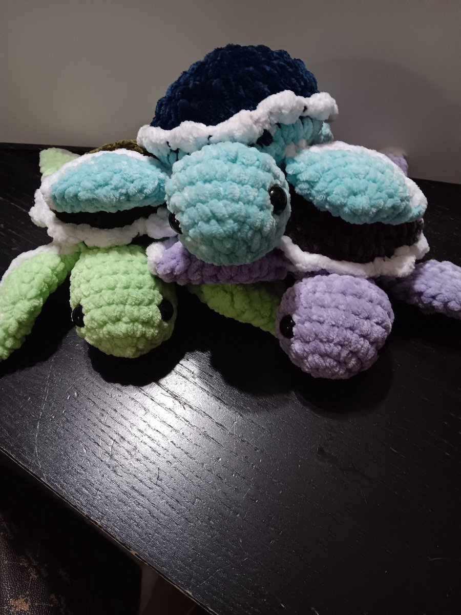 LynxDotShop's tweet image. Not really lego themed but I'm currently mass producing turtles to sell! I thought I should share them and perhaps see if I can have them up on my big cartel soon! #crochet #amigurumi 🐢