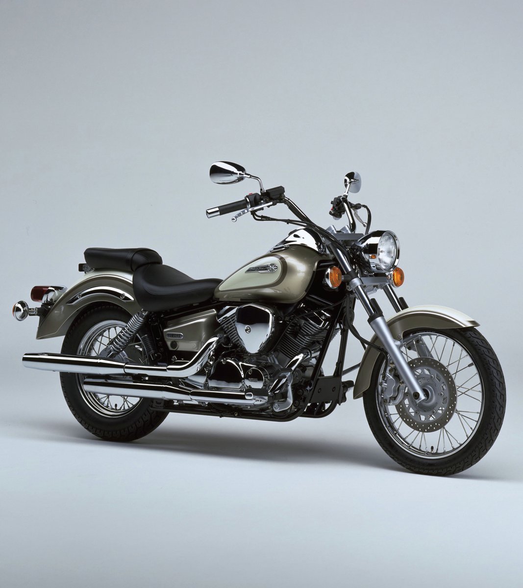 🎂本日、6月8日は 「ドラッグスター250」お誕生日（2000年）🎈 空冷4