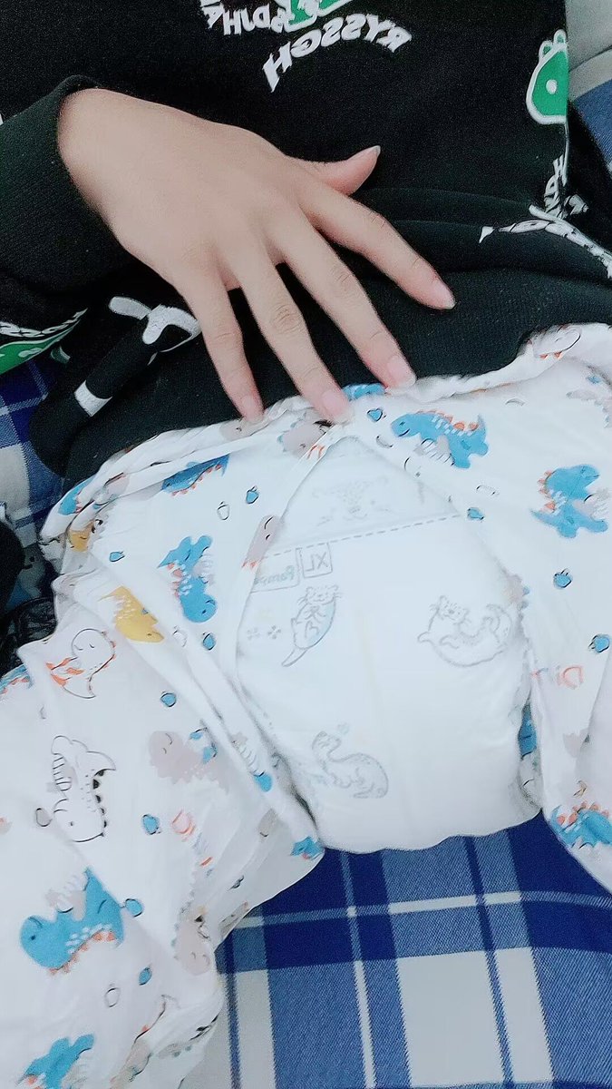 水水推😜
好久之前拍的照片咯
一直忘了发  
还是可爱的小海豚🐬
#abdlboy #abdldiaper