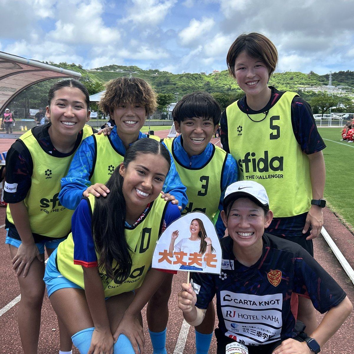 FCRYUKYUSAKURA's tweet image. ⚽️｜𝗞𝗜𝗖𝗞 𝗢𝗙𝗙!!!

本日もそれぞれの場所から
応援お願いします📢🔥

🏆九州女子サッカーリーグ1部
🗓6/8(日)12:00
🆚#琉球デイゴス
📍中城村ごさまる陸上競技場

📱最高のプレーに！#FCRコイン を送ろう
▶fcr.ryukyu

📲試合速報✅
▶fcryukyu.com/news/54278/

#FC琉球さくら