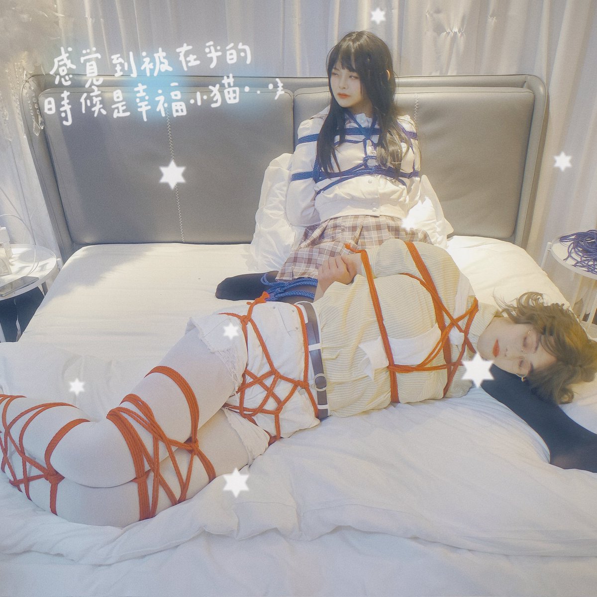 喂～你别睡！醒醒！
等会还要高考呢！！！
被紧紧捆起来这可怎么办
主人还命令我考上清华呢
考生<a href="/AmdeMilld44027/">Hanako</a> 
考生<a href="/wen308797413231/">沈雯雯</a> 
考卷<a href="/pushiwuhua2021/">朴实无华的人</a>
监考<a href="/FENGUA_20838/">天津滴分瓜 and SFS</a>
#绑架 #捆绑tk #捆绑 #束缚 #縛りプレイ #学生服