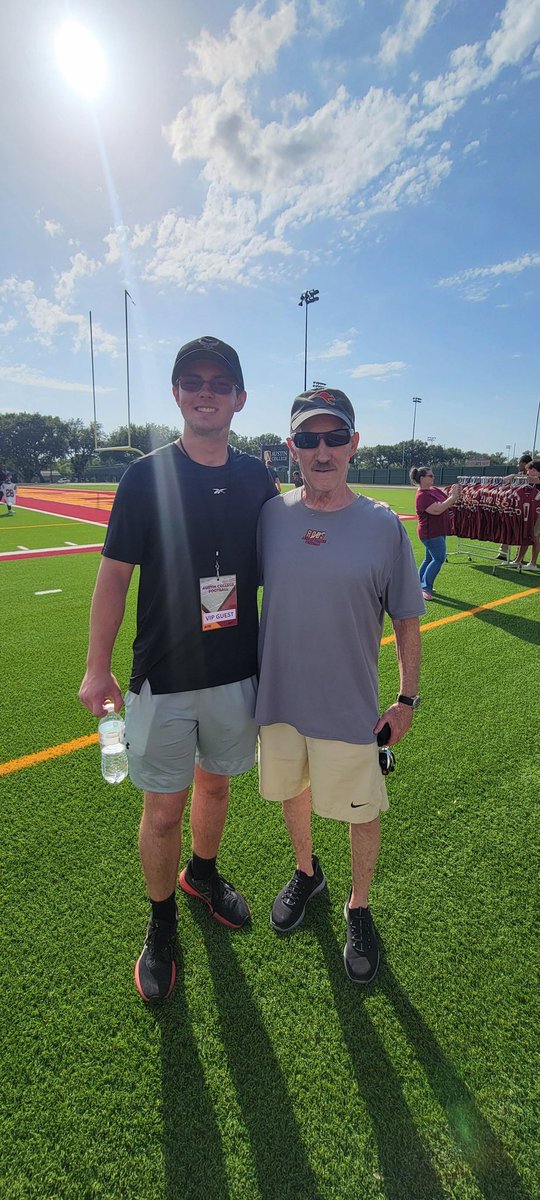 Mason2026Kicker's tweet image. Amazing day @RoosFootball junior day. Great meeting the coaches and spend some time with the kicking coach.
#FPE @TonyJoeWhite5 @Coach_OMelia @CoachBennetNew @CoachBrionesAC
@Coach_Love8
#AGTG @KickExposure @Coach_MikeWood @LCCSathletics @tappsfootball @EvolveFitness02