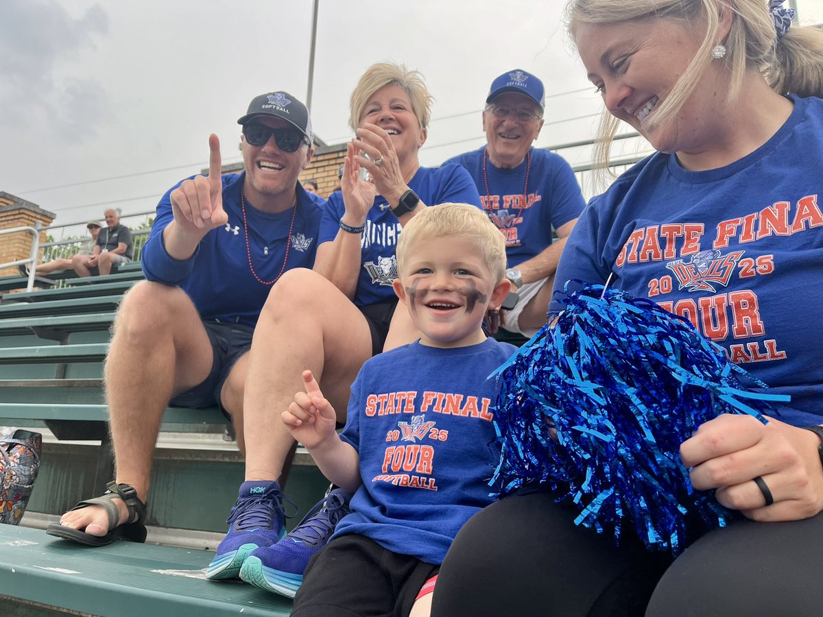 Eye black on, the important # 🆙 

Holden is ready for tonight’s game