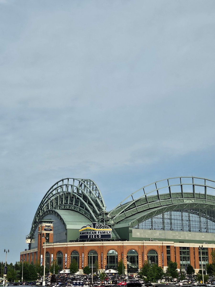 Beautiful day back at the clam
Roof open, let's get win brewers!
