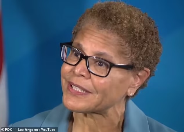 LivePDDave1's tweet image. Show of hands - who thinks lawless bitch Karen Bass should be arrested? 🙋‍♂️