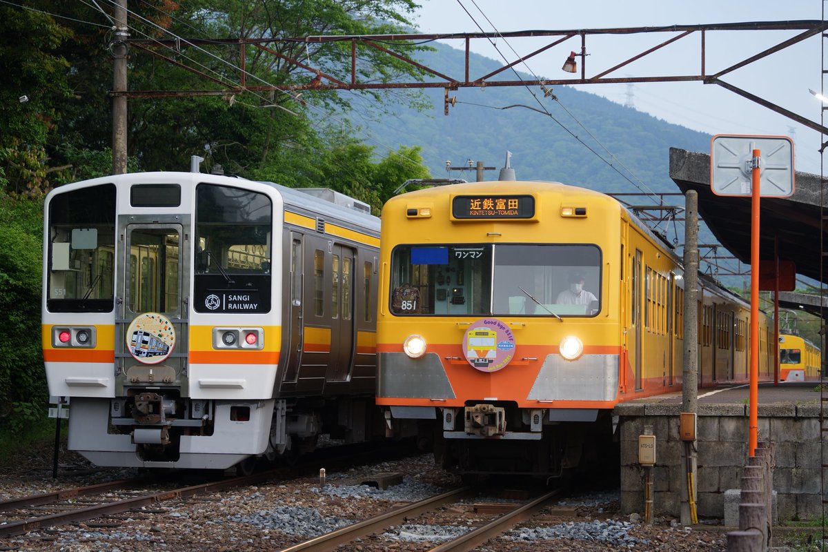 三岐線、無料新旧車両撮影会😁

5000系走り出したら851系運用終わって、ヘッドマーク並びは撮れないかな？と諦めていたら、普通に運用に入ってましたね😊
