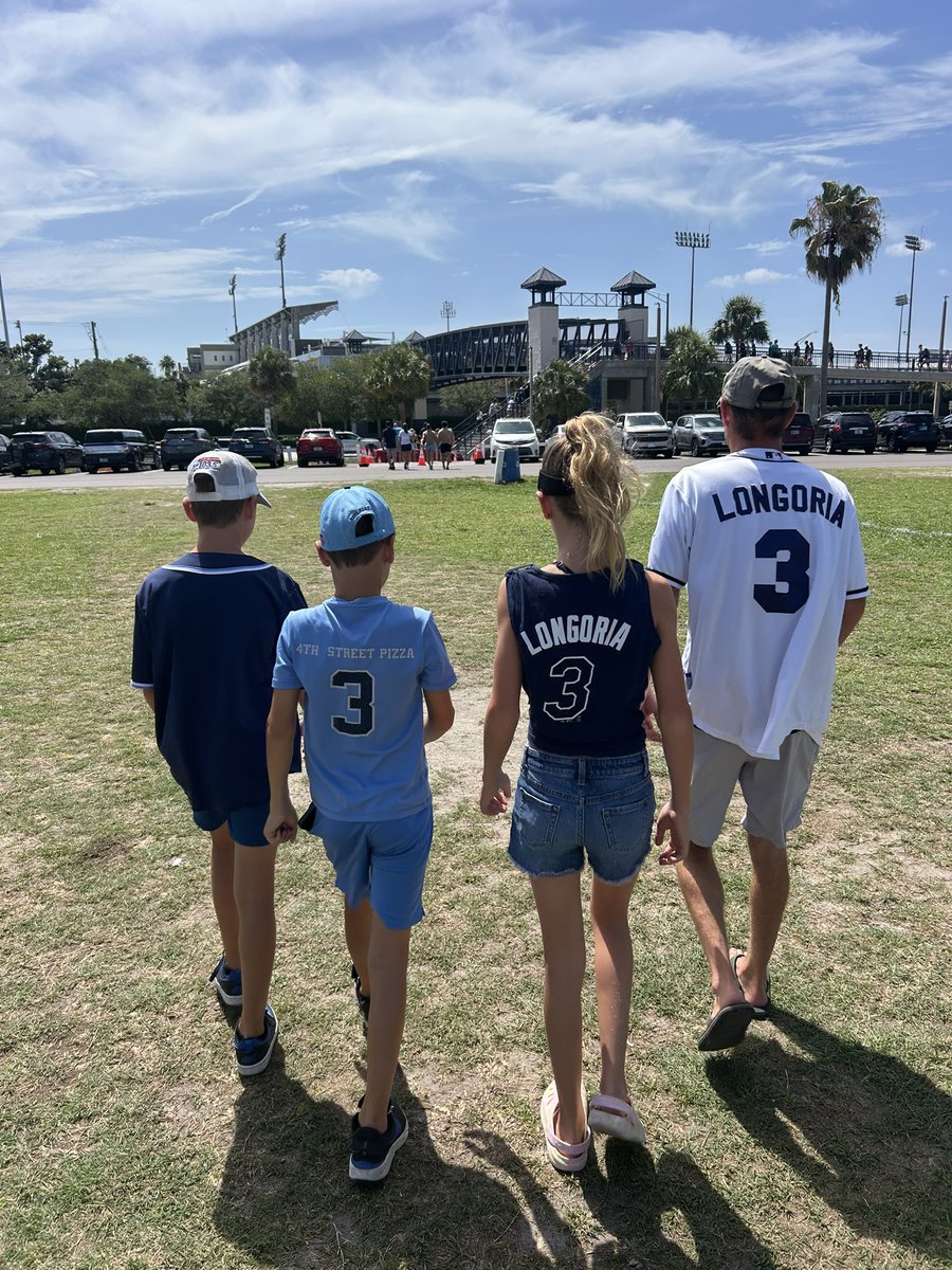 JulieBridge3's tweet photo. Happy to watch @Evan3Longoria retire with @RaysBaseball ⚾️💥 https://t.co/TV6InAjTQU