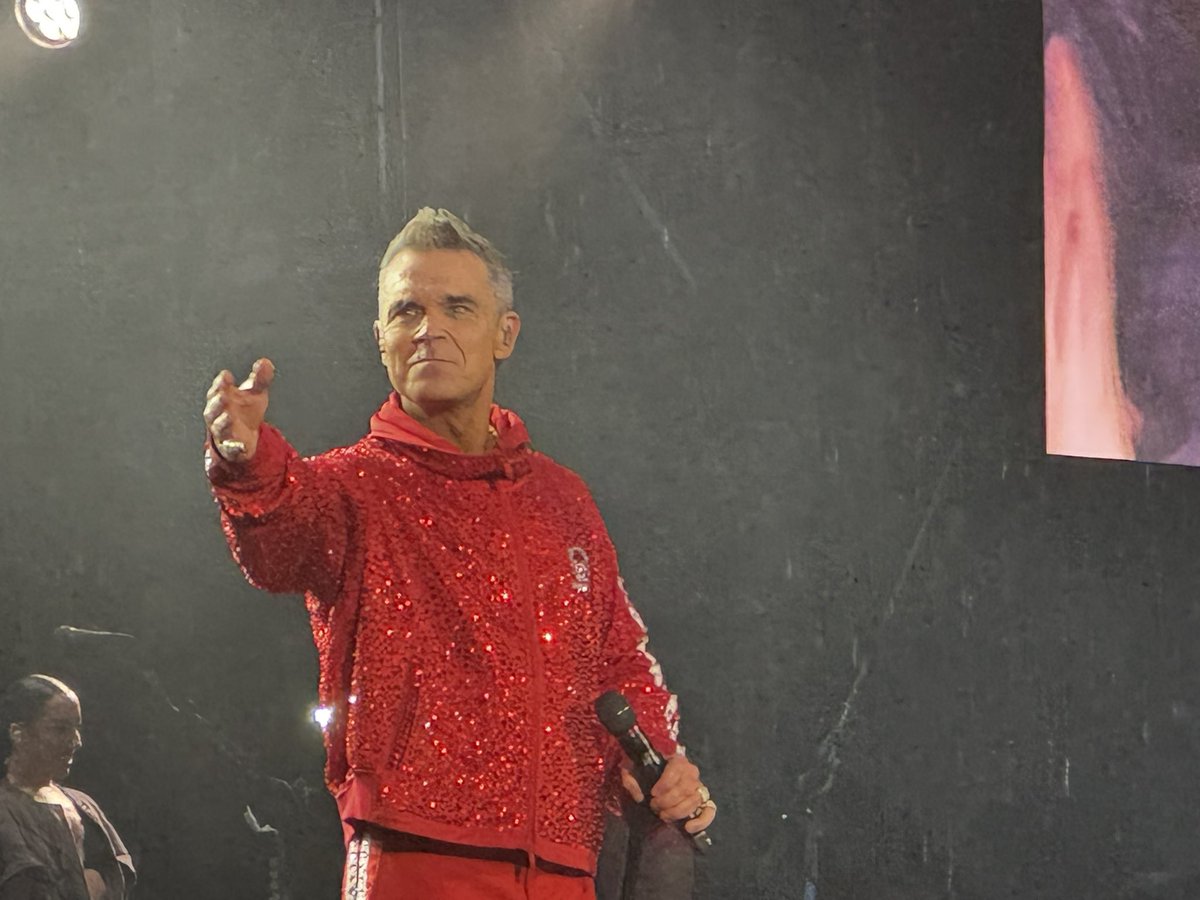 The most AMAZING evening <a href="/robbiewilliams/">Robbie Williams</a> is the best he has ever been. Even the rain didn’t stop the love. What a night. The best entertainer I’ve ever seen 🌟 ⭐ 💫 #robbiewillams