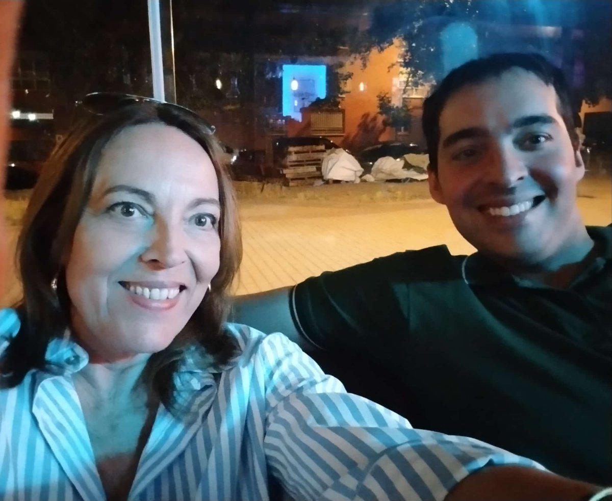 Con mi tía Pepi en el local más prestigioso de Vallecas, Serendipia.