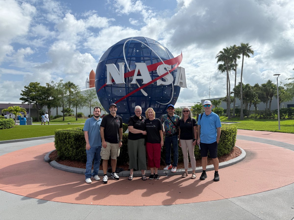 oracleace's tweet image. ACEs in Space! Out of this world ACE Adventure to @NASAKennedy before #Ascend2025!