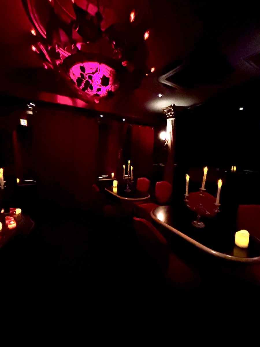 JiraiStrawberry's tweet photo. 11th anniversary at the Vampire Café in Japan 🖤⚰️🦇
We loved all the food! It was surprisingly very good and our waitress was so sweet!
#vampirecafe #gothic https://t.co/PaIpVGBjjP